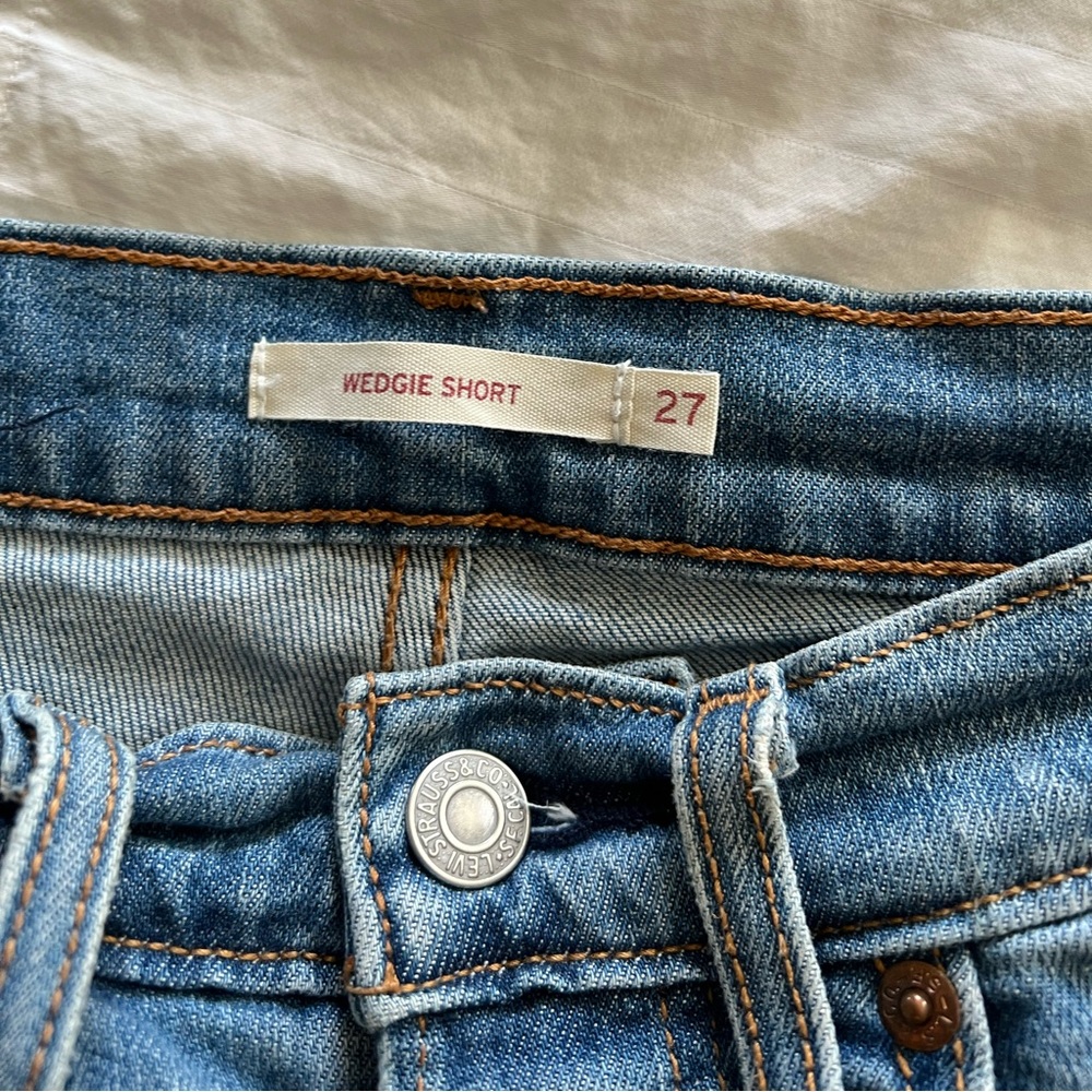 Levi’s Wedgie shorts